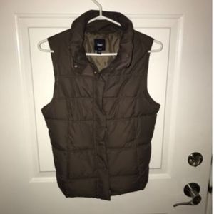 Gap puffer vest women's size S